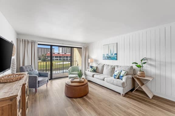 2 Bed-3 Bath! Next to Edgewater Convention Center!