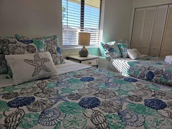 Beach Retreat! 11-Pools, Putt-Putt & More!