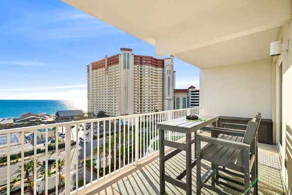Dolphin Views! Laketown Wharf - 7th Floor!