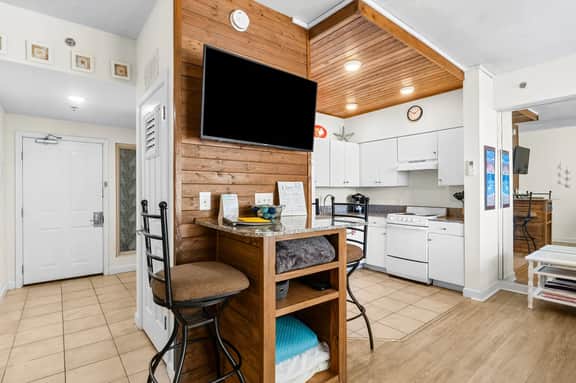 Tipsy Turtle- W/Same Floor Parking! 2nd Floor!