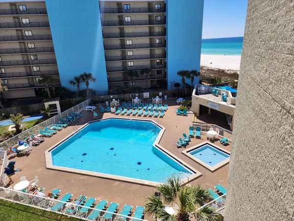 Tootsie's Next Door! Top of The Gulf!